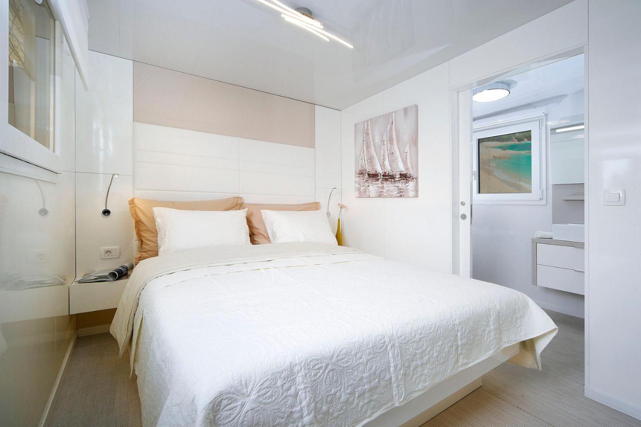 Glamping Tents And Mobile Homes Trasorka Veli Lošinj Dış mekan fotoğraf