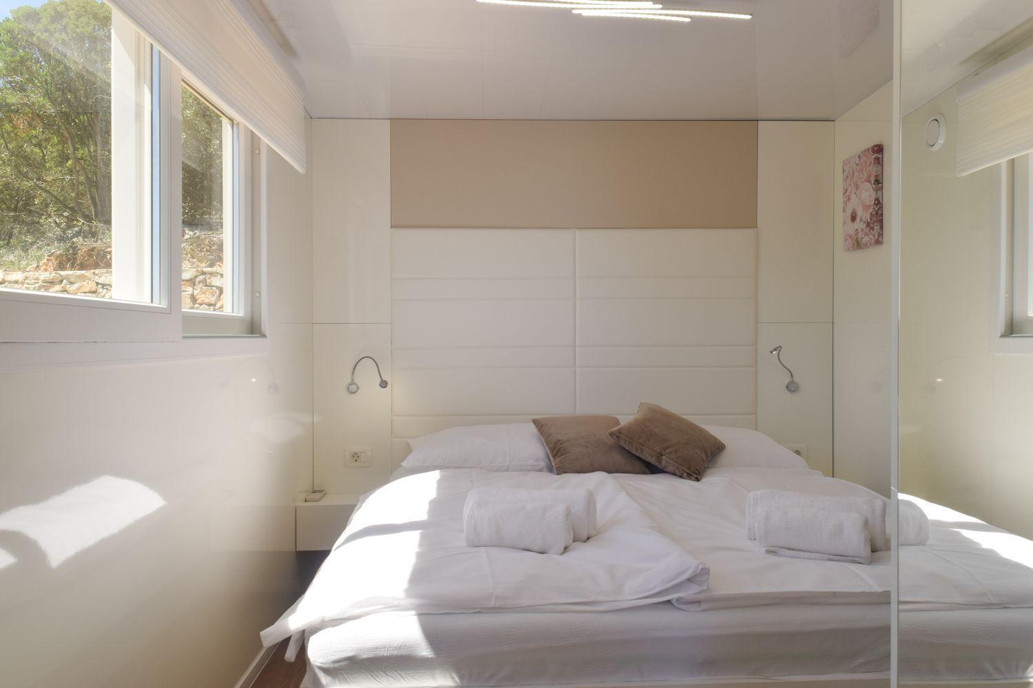 Glamping Tents And Mobile Homes Trasorka Veli Lošinj Oda fotoğraf