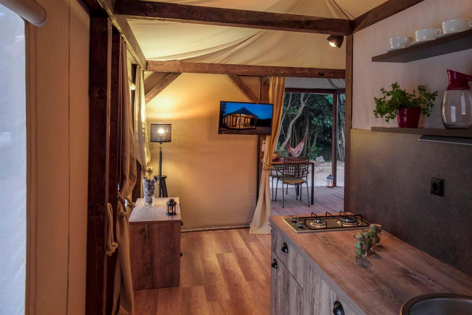 Glamping Tents And Mobile Homes Trasorka Veli Lošinj Oda fotoğraf