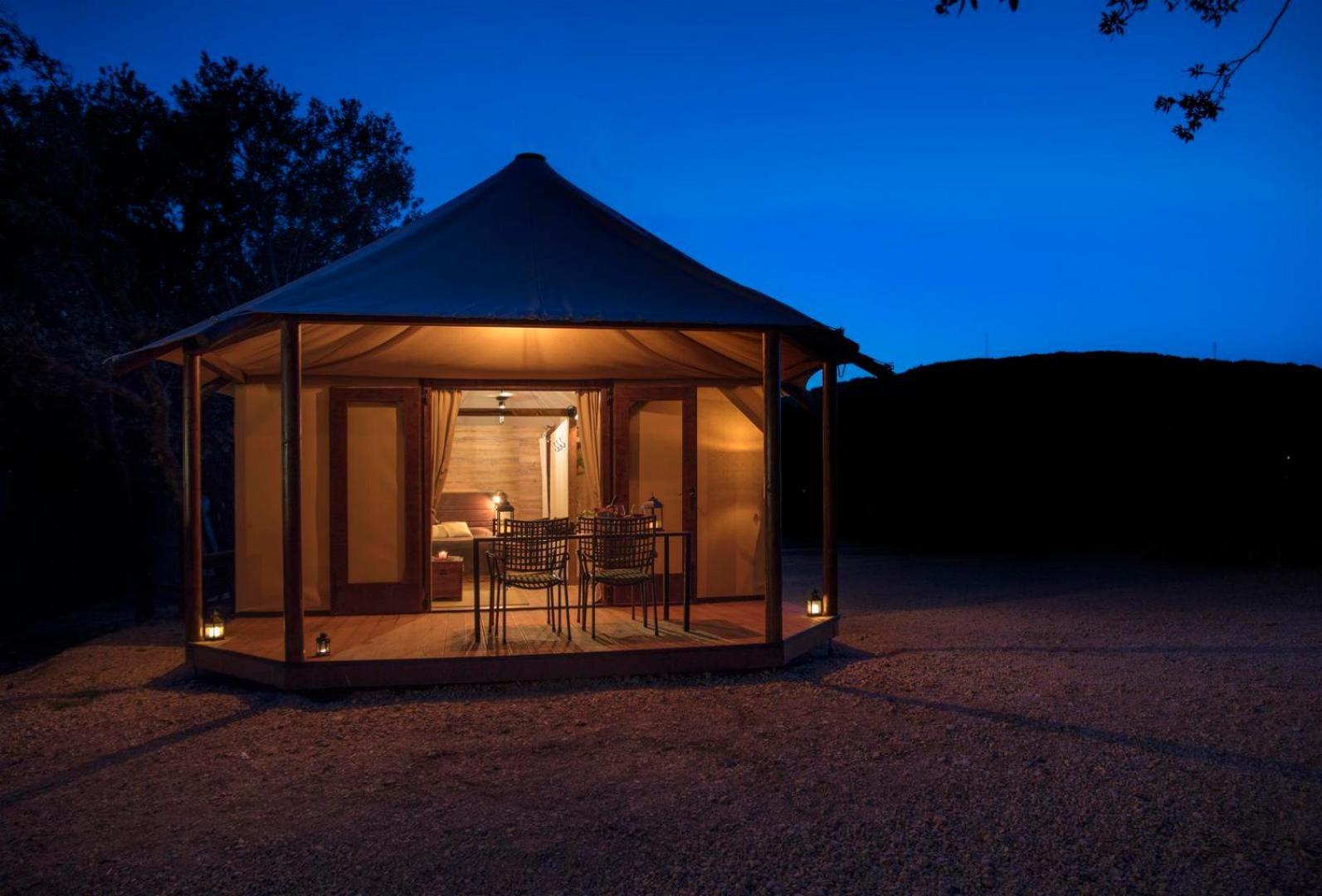 Glamping Tents And Mobile Homes Trasorka Veli Lošinj Oda fotoğraf