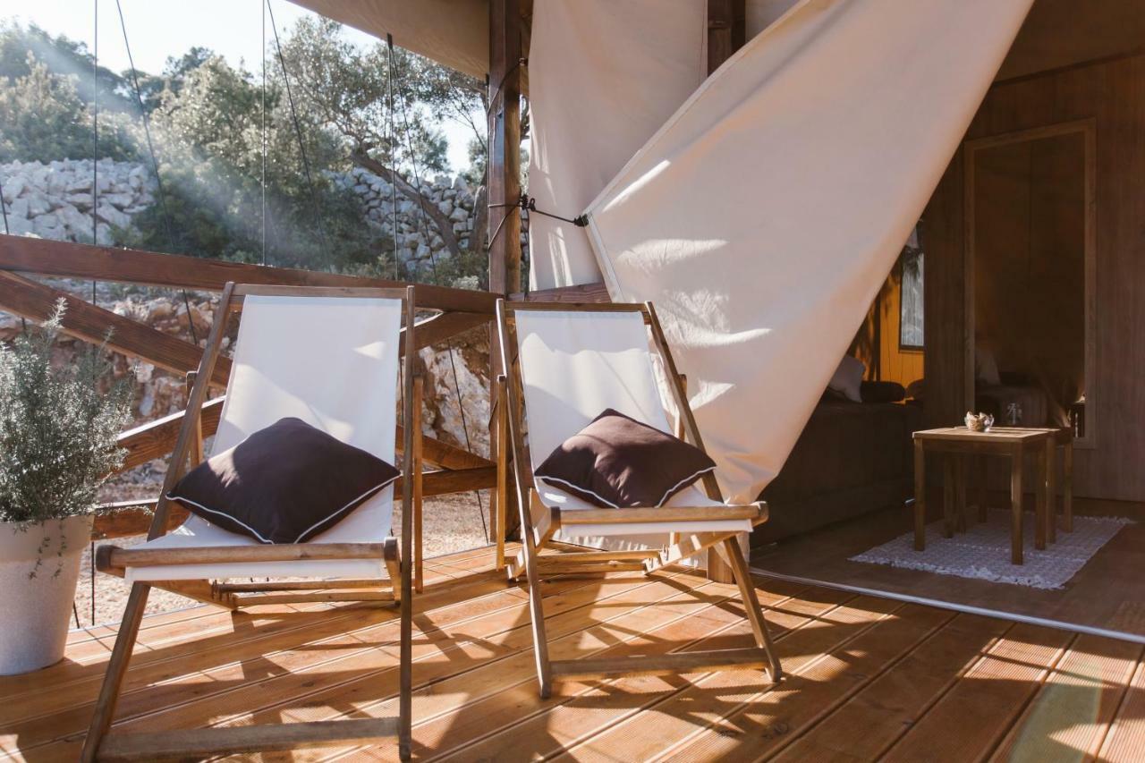 Glamping Tents And Mobile Homes Trasorka Veli Lošinj Dış mekan fotoğraf