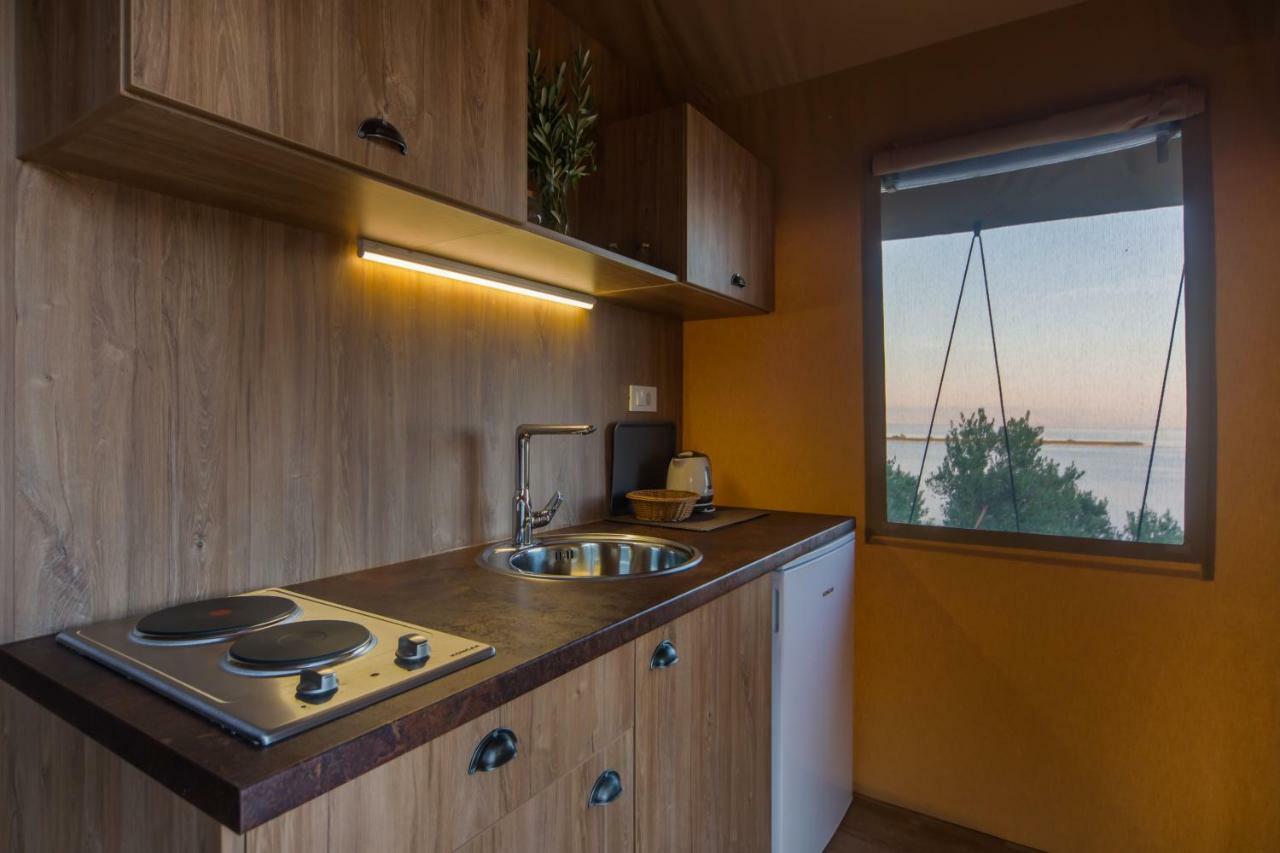 Glamping Tents And Mobile Homes Trasorka Veli Lošinj Dış mekan fotoğraf