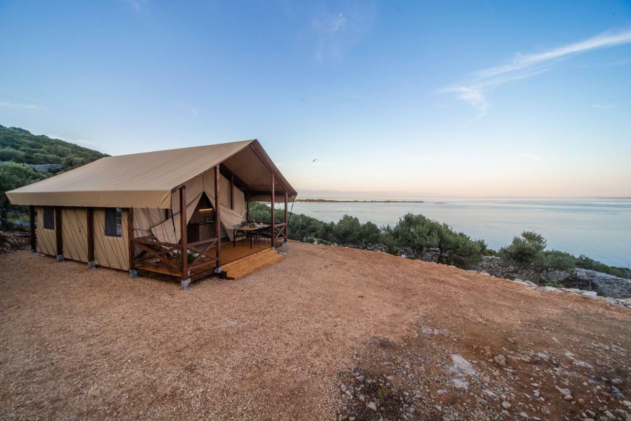 Glamping Tents And Mobile Homes Trasorka Veli Lošinj Dış mekan fotoğraf