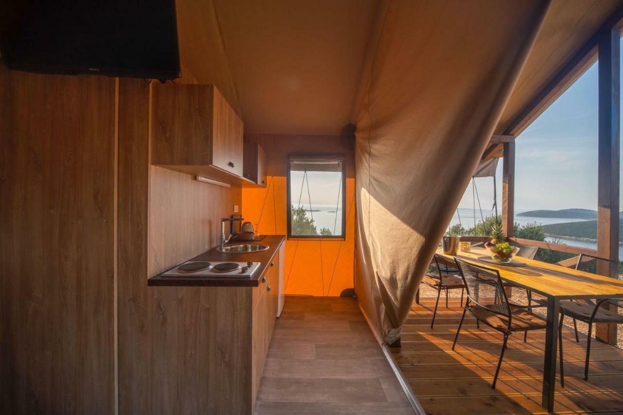 Glamping Tents And Mobile Homes Trasorka Veli Lošinj Dış mekan fotoğraf